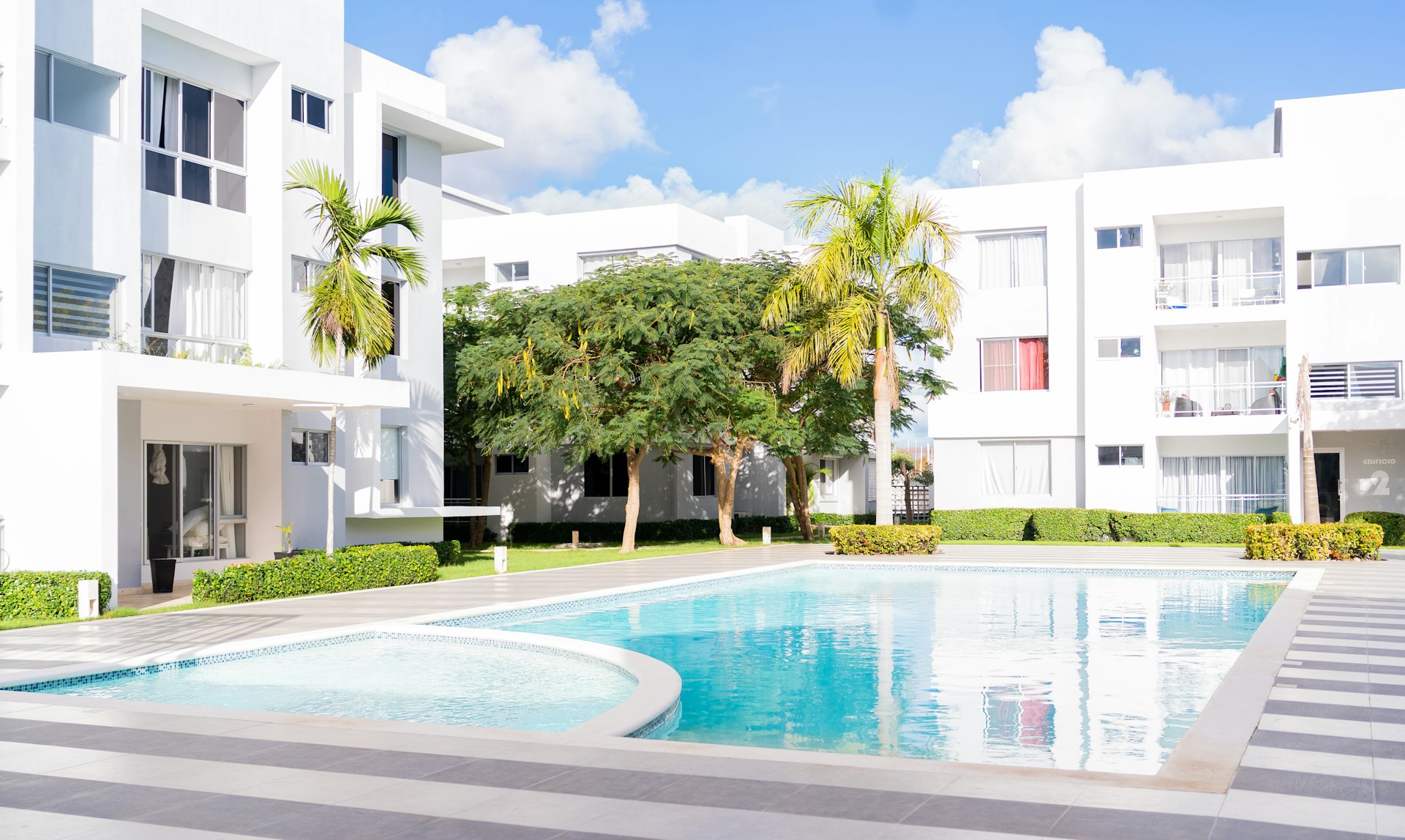 Locations d'appartements et villas pour vacances.